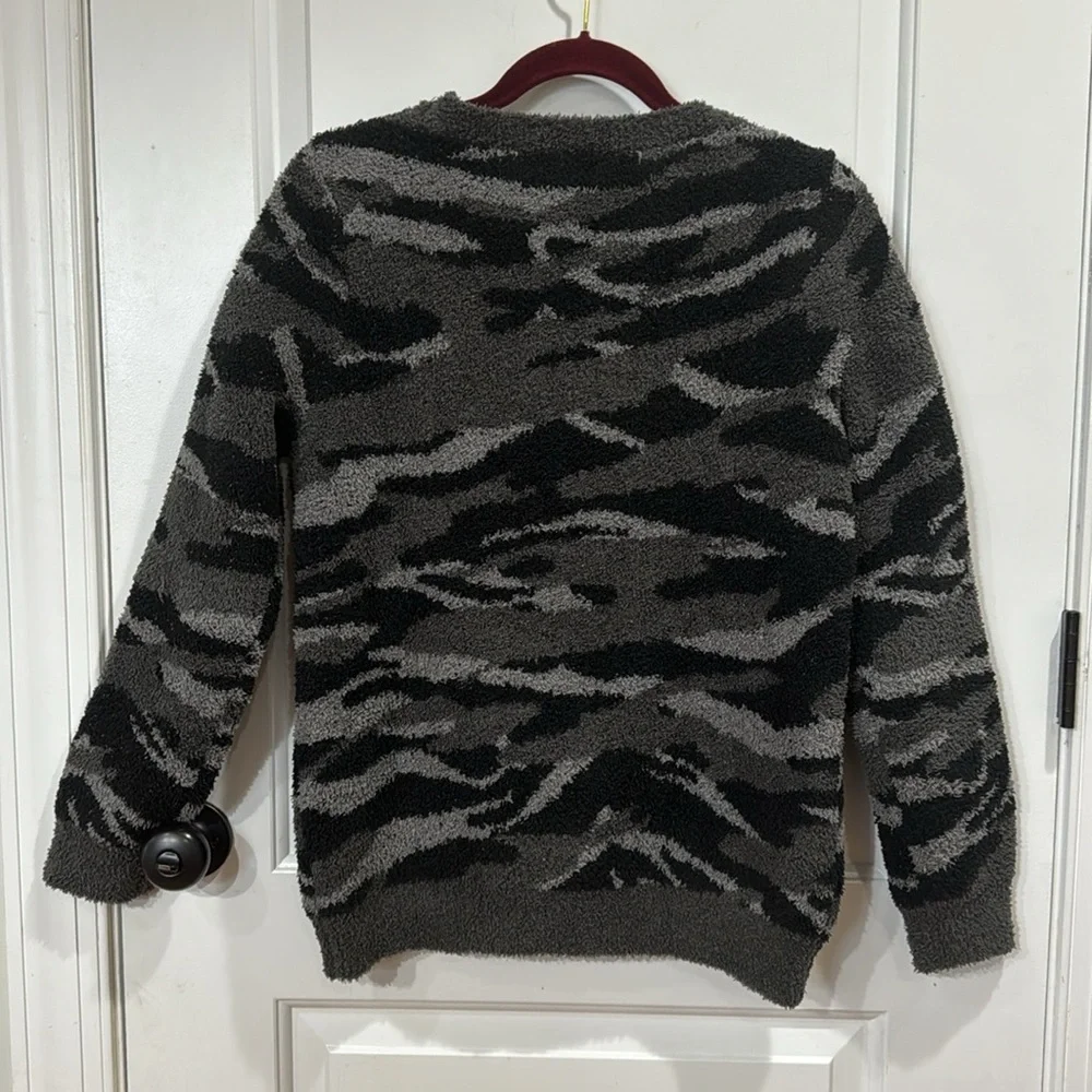 BAREFOOT DREAMS COZY CHIC CAMO PRINT CREWNECK - Picture 7 of 7